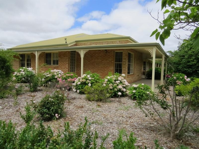 94 Weeroona  Drive, Wamboin NSW 2620