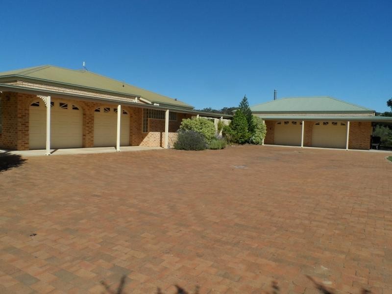 94 Weeroona  Drive, Wamboin NSW 2620