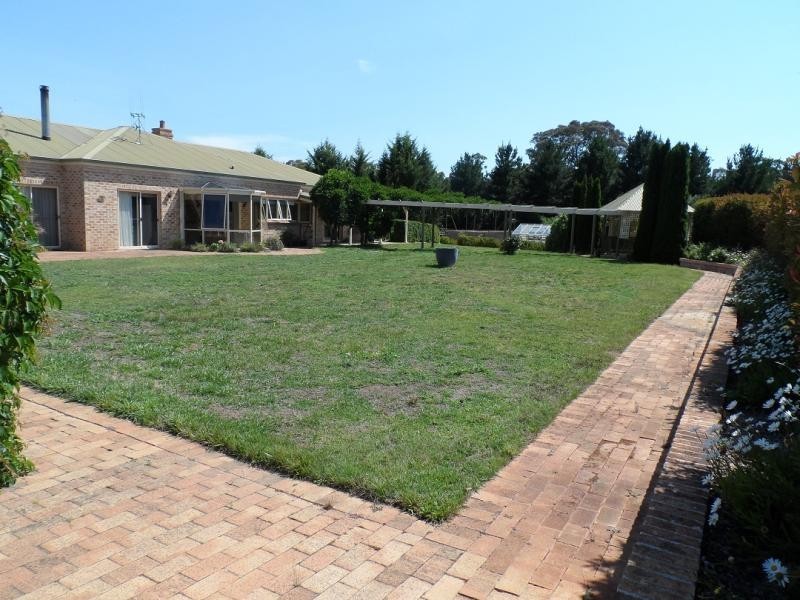 94 Weeroona  Drive, Wamboin NSW 2620