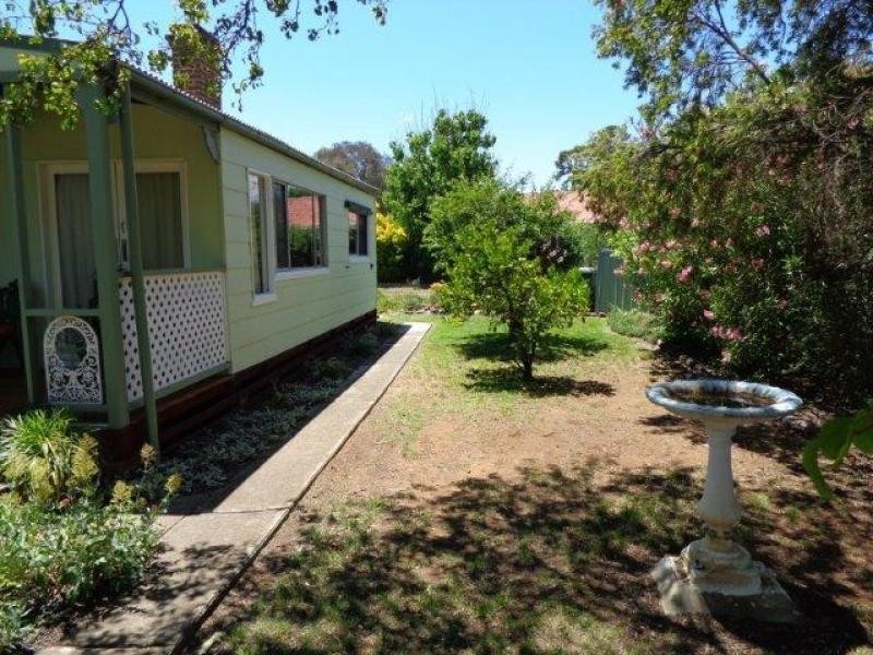 8 Charles Street, Coolah NSW 2843