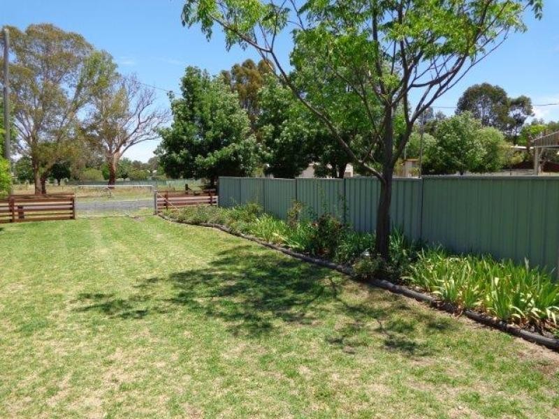 8 Charles Street, Coolah NSW 2843