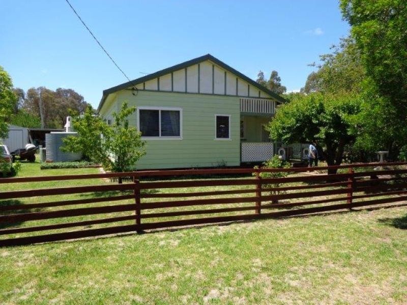 8 Charles Street, Coolah NSW 2843