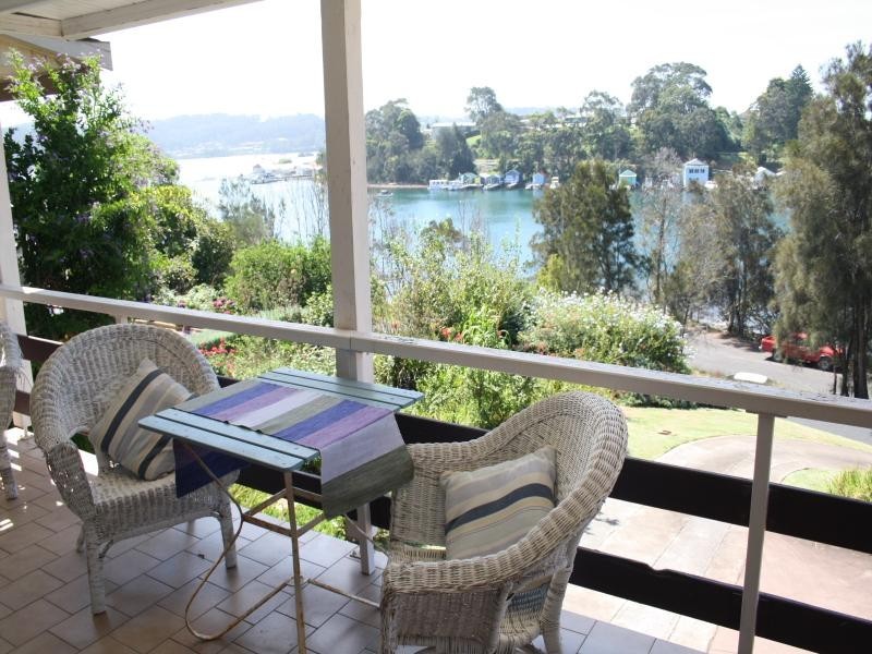 13 Lakeview Drive, Narooma NSW 2546