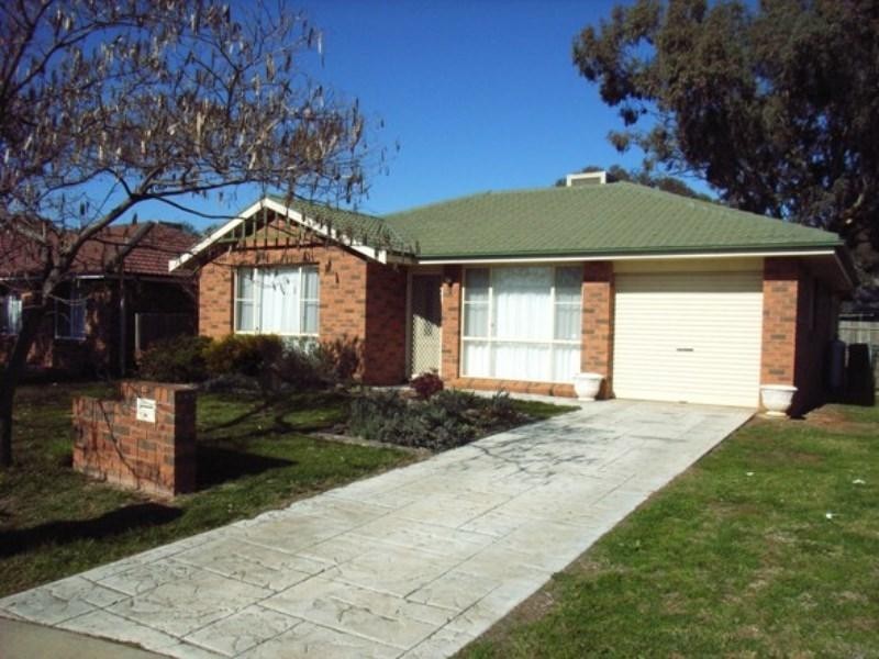 11 Caley Close TAMWORTH 2340, Tamworth NSW 2340