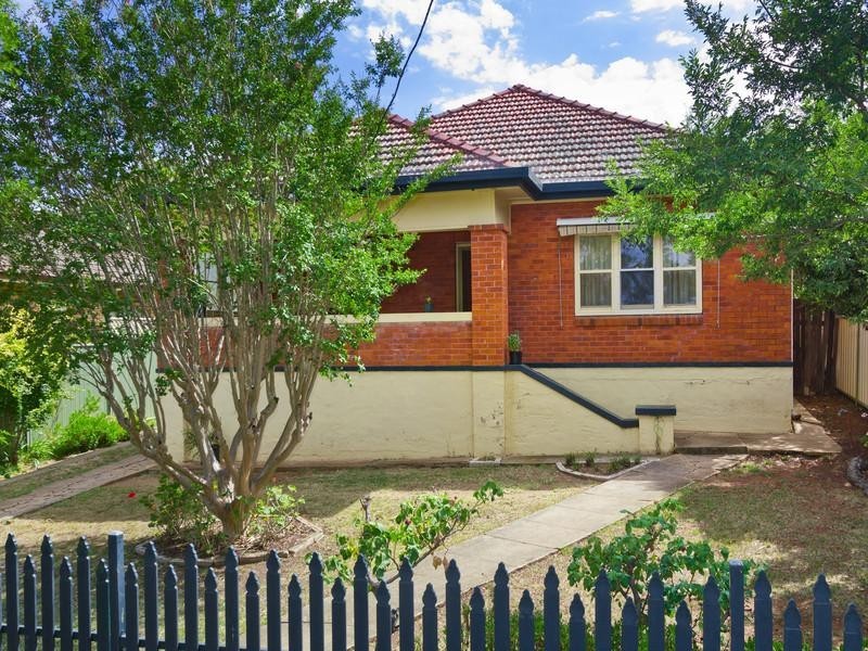 110 Upper  Street TAMWORTH 2340, Tamworth NSW 2340