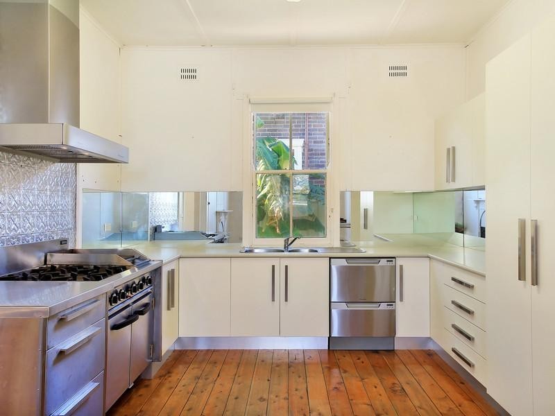 24 White Street, Tamworth NSW 2340