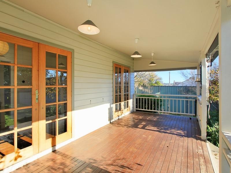 24 White Street, Tamworth NSW 2340