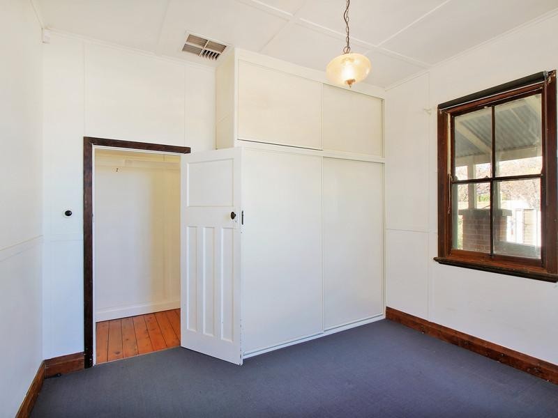 24 White Street, Tamworth NSW 2340