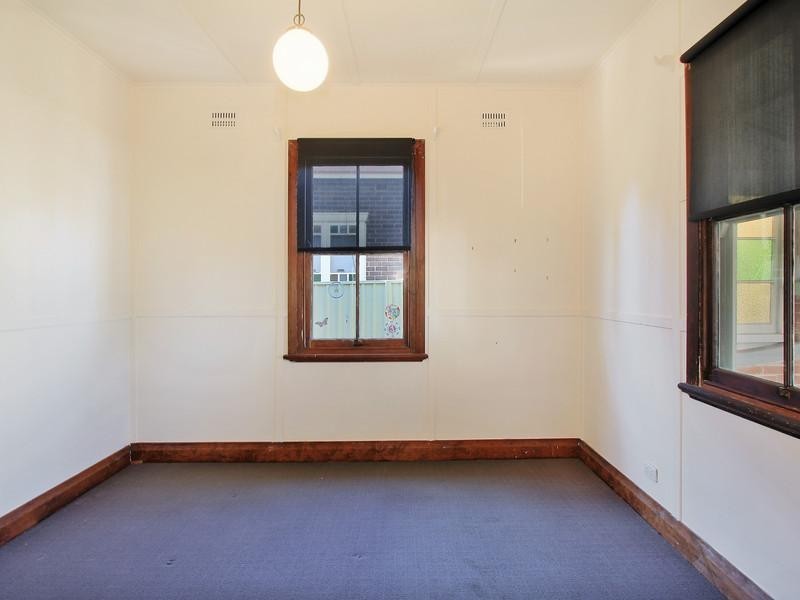 24 White Street, Tamworth NSW 2340