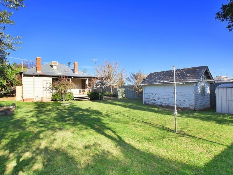 24 White Street, Tamworth NSW 2340