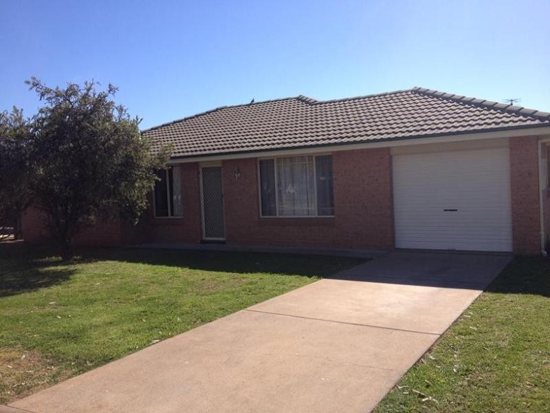 16 Caley Close, Tamworth NSW 2340