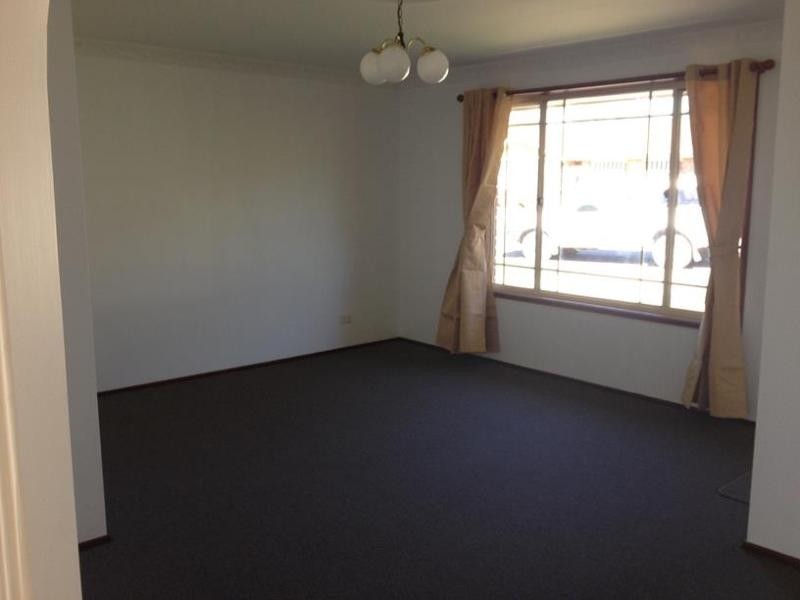 16 Caley Close, Tamworth NSW 2340