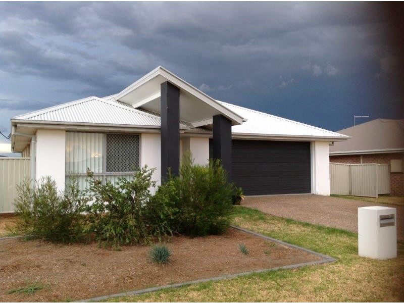 25 Carnegie Place, Tamworth NSW 2340