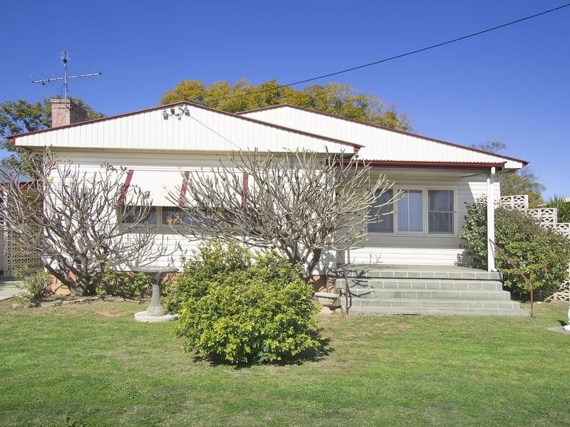 63 Robert Street, Tamworth NSW 2340