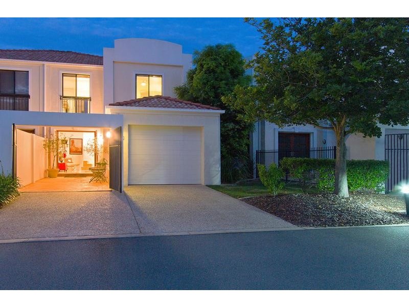 8896 Magnolia Drive East  HOPE ISLAND 4212, Hope Island QLD 4212