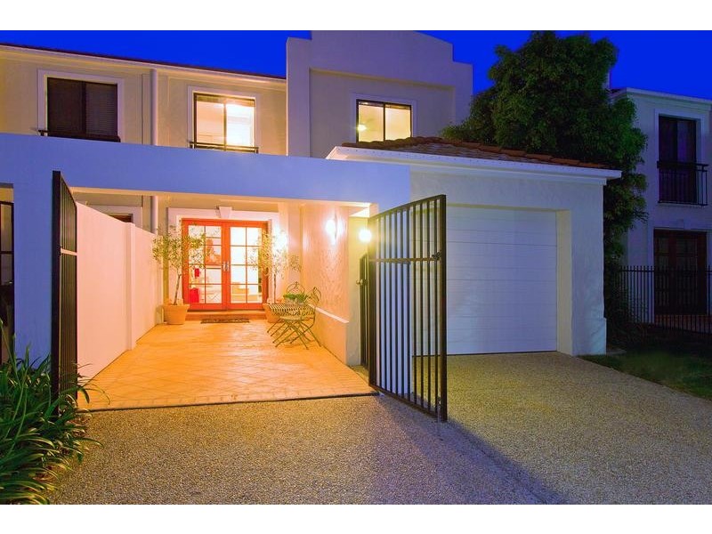 8896 Magnolia Drive East  HOPE ISLAND 4212, Hope Island QLD 4212