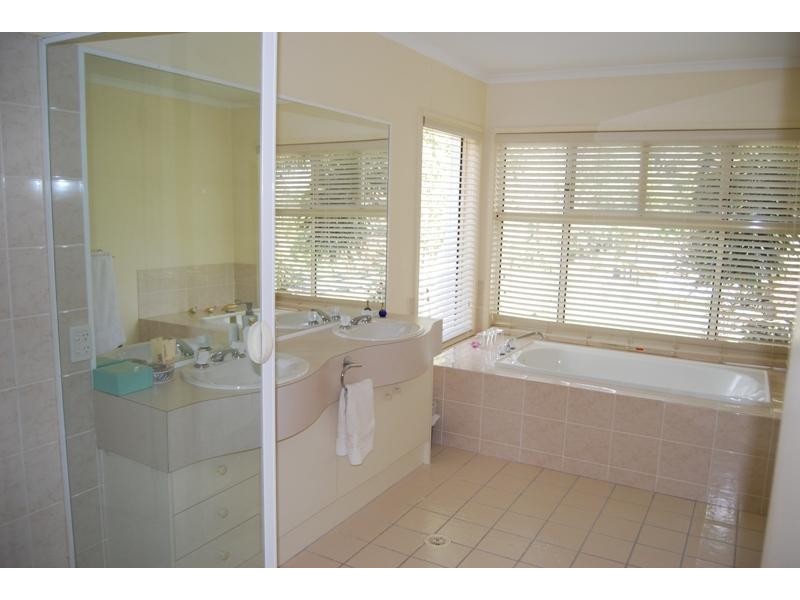 2 Glenferrie Place, The Gap QLD 4061