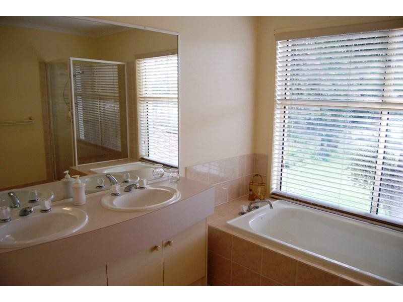 2 Glenferrie Place, The Gap QLD 4061