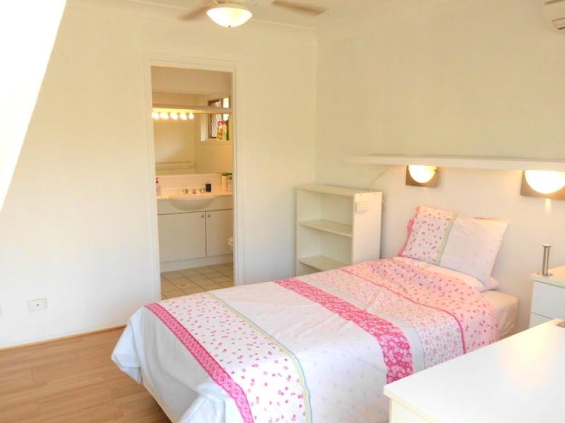 57 Hilltop Place, Banyo QLD 4014