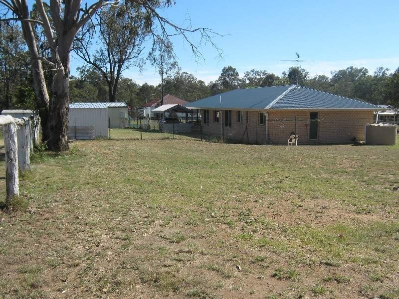 107 Gipps St, Nanango QLD 4615