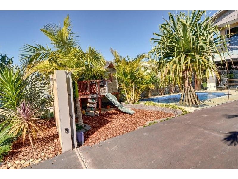 27 North Beach Place, Mudjimba QLD 4564