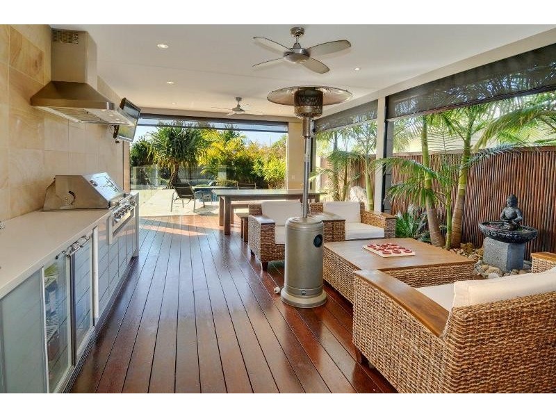 27 North Beach Place, Mudjimba QLD 4564