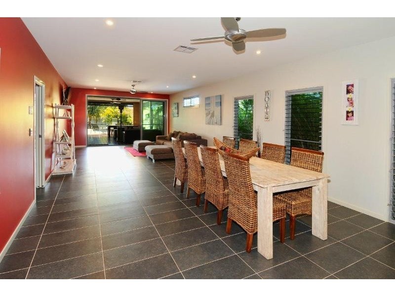 27 North Beach Place, Mudjimba QLD 4564
