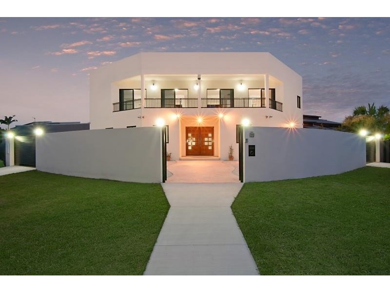 7 Wau Avenue RUNAWAY BAY 4216, Runaway Bay QLD 4216