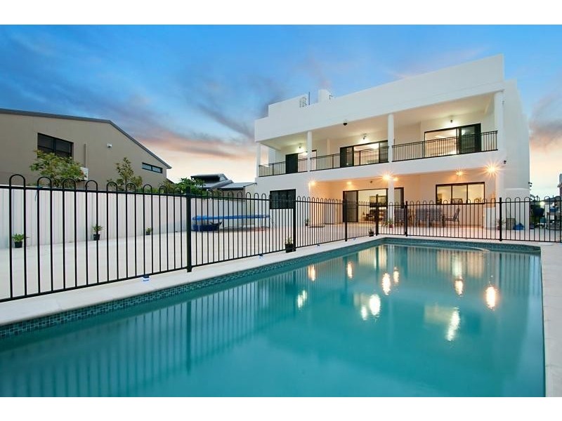 7 Wau Avenue RUNAWAY BAY 4216, Runaway Bay QLD 4216