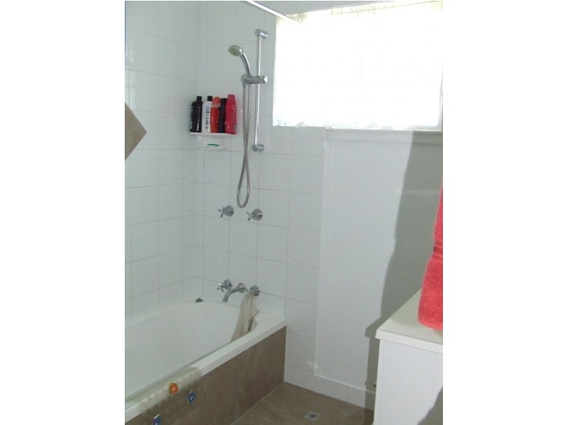 6 Fraser Street, Leichhardt QLD 4305