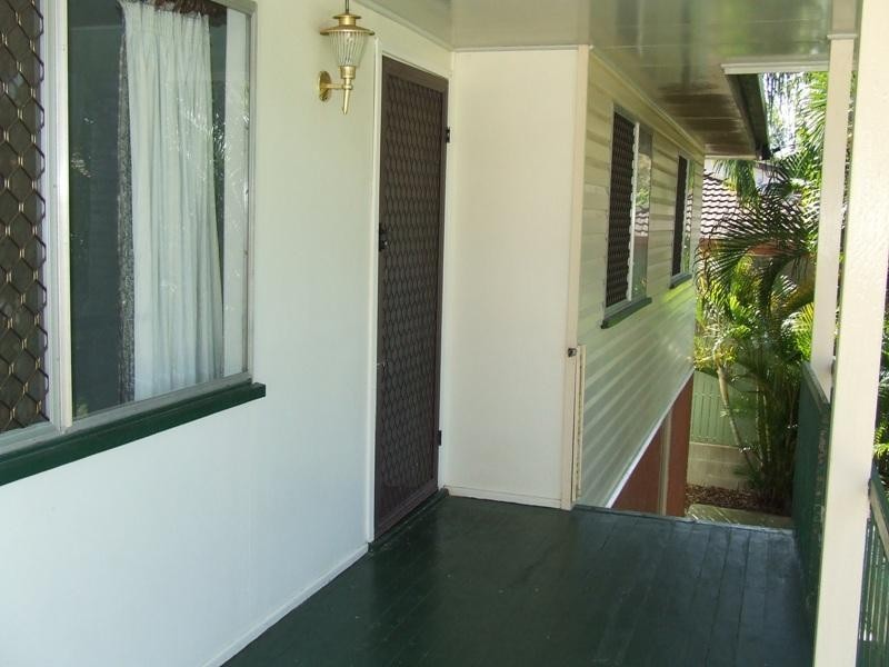 6 Fraser Street, Leichhardt QLD 4305