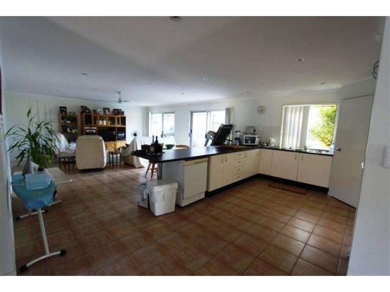 13 Crumpton Place, Beerwah QLD 4519