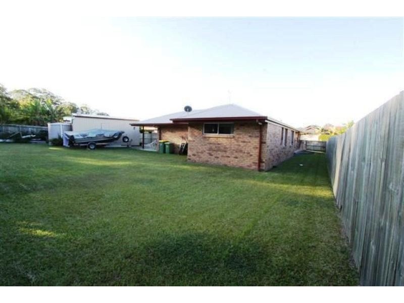 13 Crumpton Place, Beerwah QLD 4519