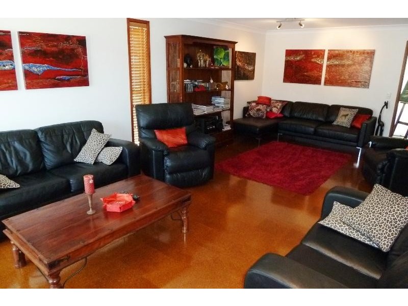 34 Bronzewing Close ELANORA 4221, Elanora QLD 4221