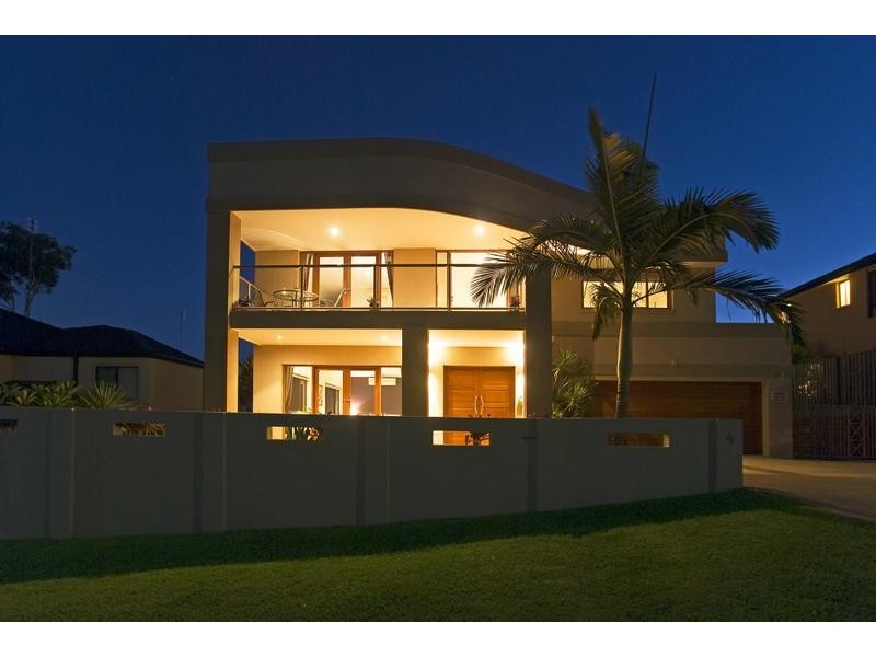 4 Majorca Crescent, Varsity Lakes QLD 4227