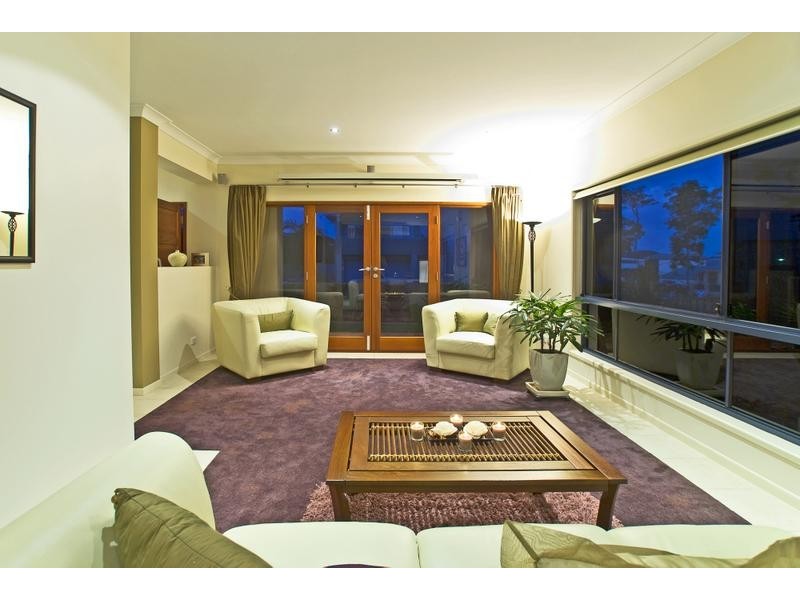 4 Majorca Crescent, Varsity Lakes QLD 4227