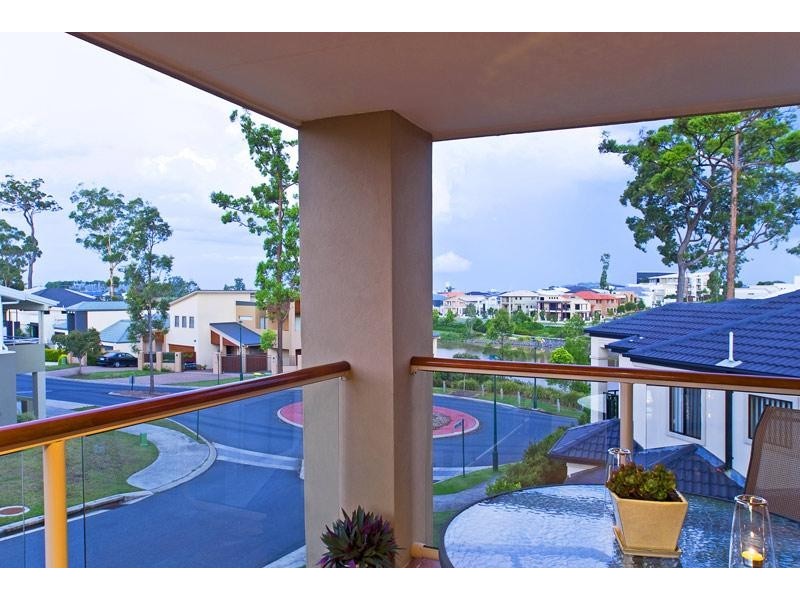 4 Majorca Crescent, Varsity Lakes QLD 4227