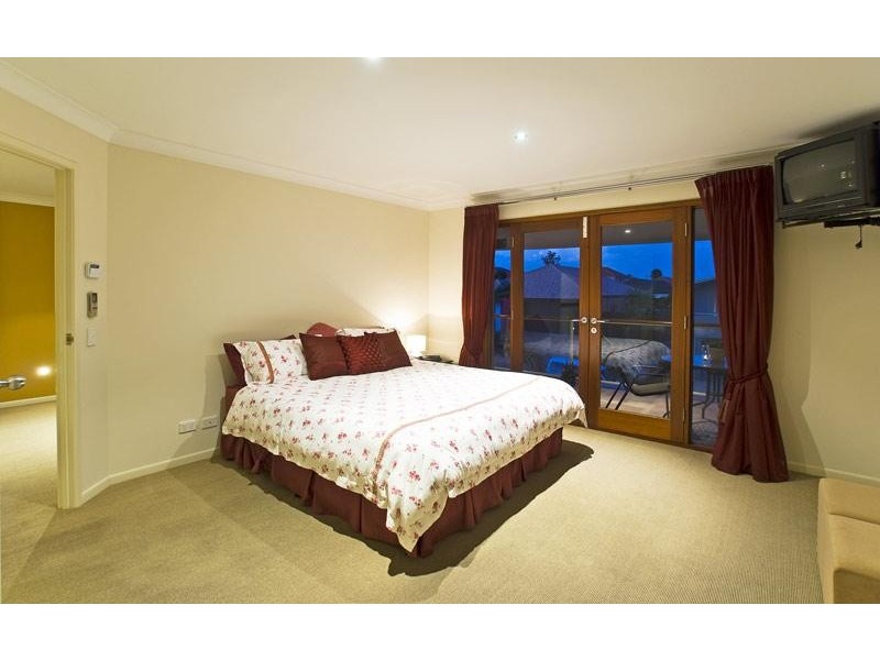 4 Majorca Crescent, Varsity Lakes QLD 4227