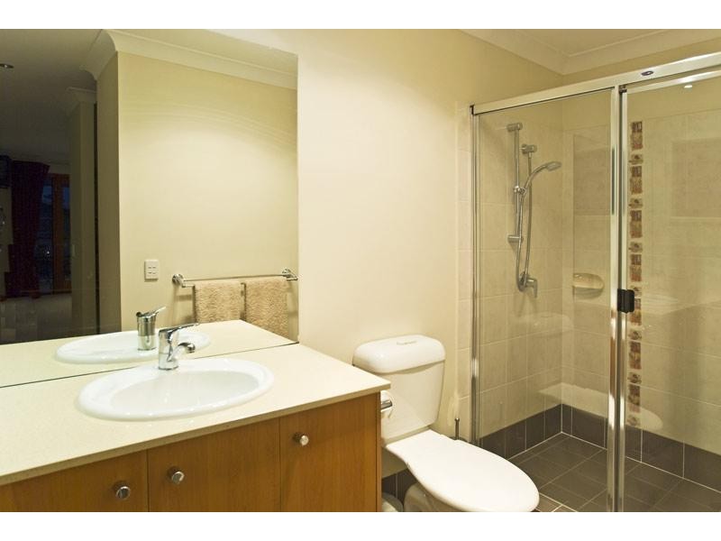 4 Majorca Crescent, Varsity Lakes QLD 4227