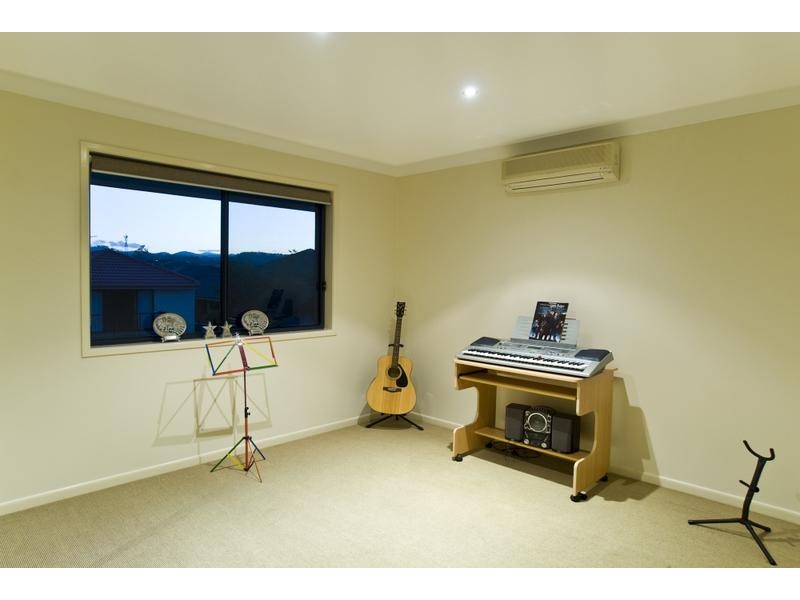 4 Majorca Crescent, Varsity Lakes QLD 4227