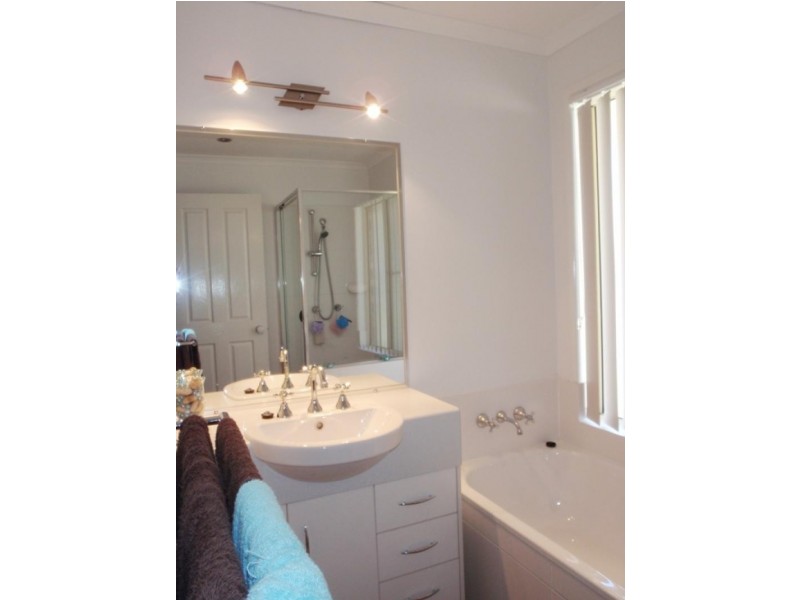 54 Ruth Terrace, Oxenford QLD 4210