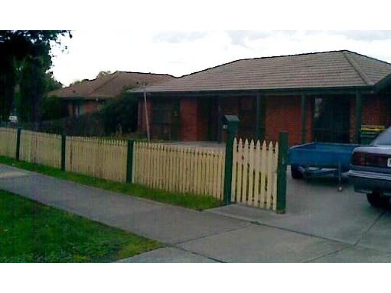 37 Henty Street, Pakenham VIC 3810