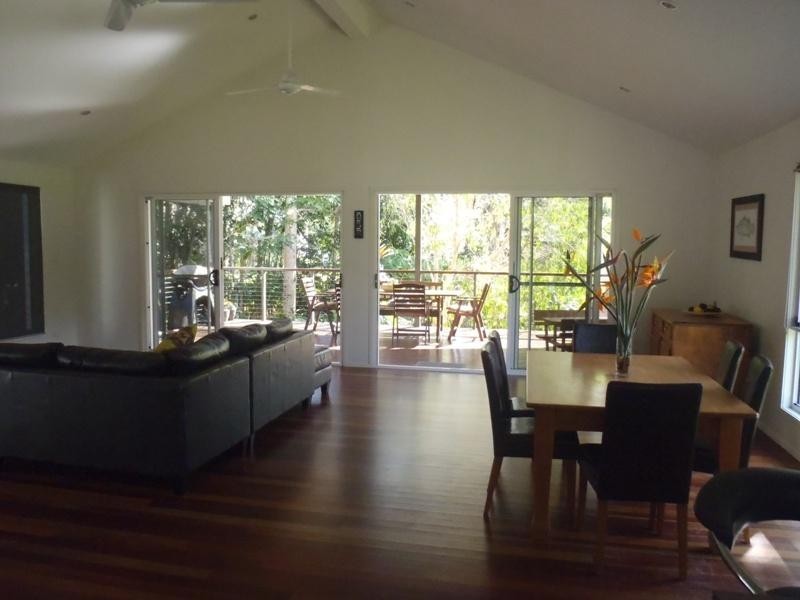 16 Mountaindale Court, Mooloolah Valley QLD 4553