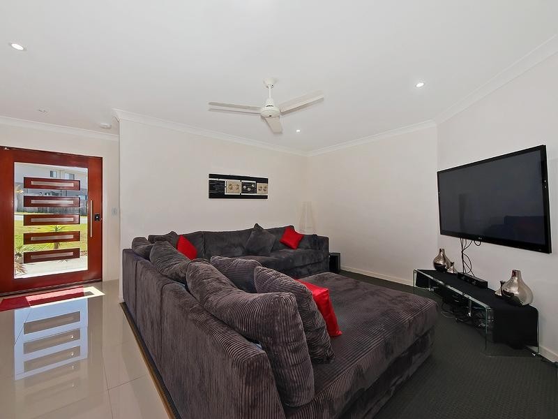 10 Coomerong Crescent, Upper Coomera QLD 4209