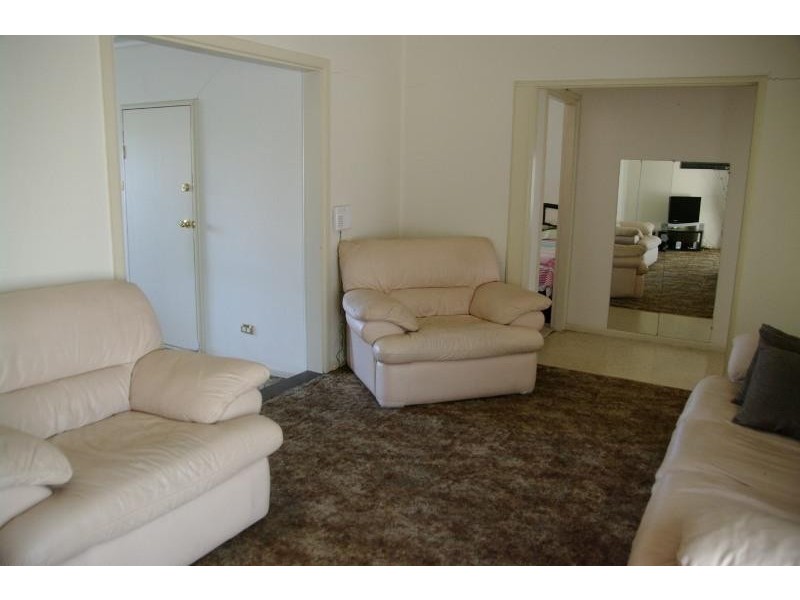 16 Bradbury Avenue CAMPBELLTOWN 2560, Campbelltown NSW 2560
