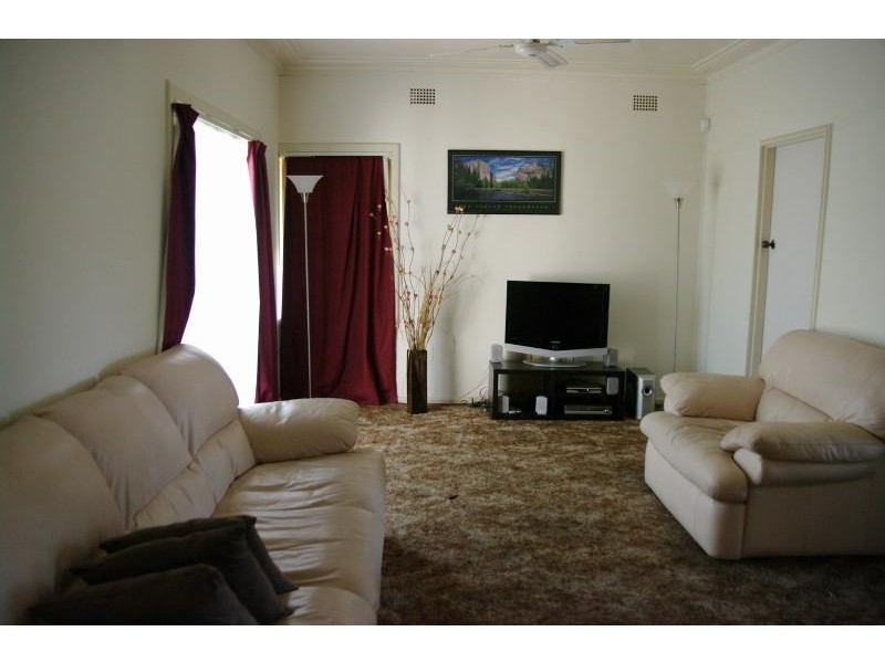 16 Bradbury Avenue CAMPBELLTOWN 2560, Campbelltown NSW 2560