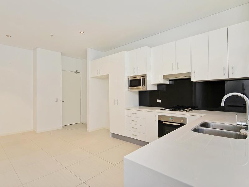 2 Aqua Street, Southport QLD 4215
