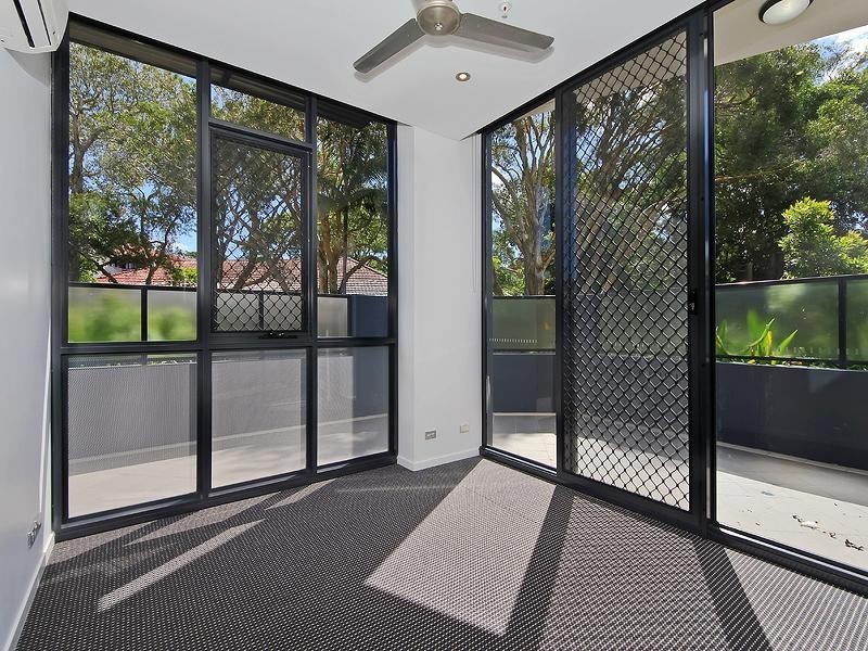 2 Aqua Street, Southport QLD 4215