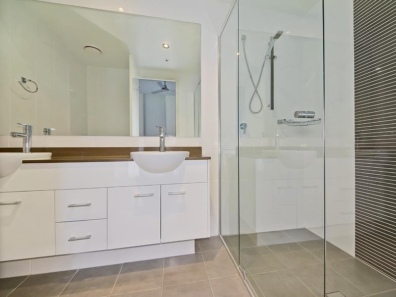 2 Aqua Street, Southport QLD 4215
