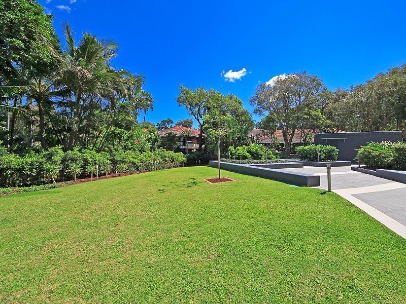 2 Aqua Street, Southport QLD 4215